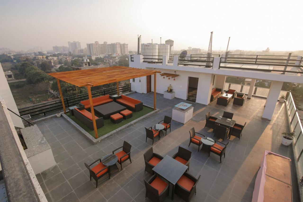 Twin Towers Acomodação com café da manhã Grander Noida Exterior foto