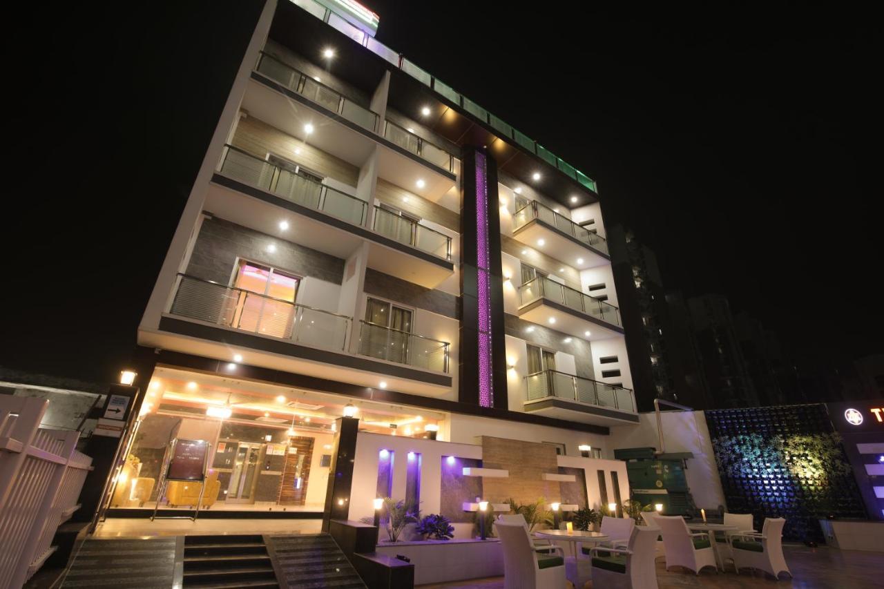 Twin Towers Acomodação com café da manhã Grander Noida Exterior foto