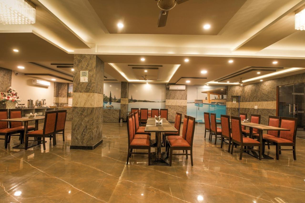 Twin Towers Acomodação com café da manhã Grander Noida Exterior foto