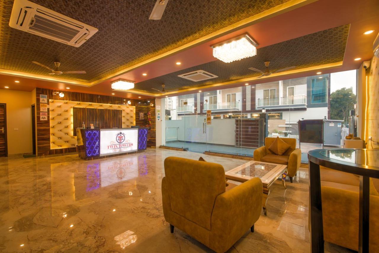 Twin Towers Acomodação com café da manhã Grander Noida Exterior foto