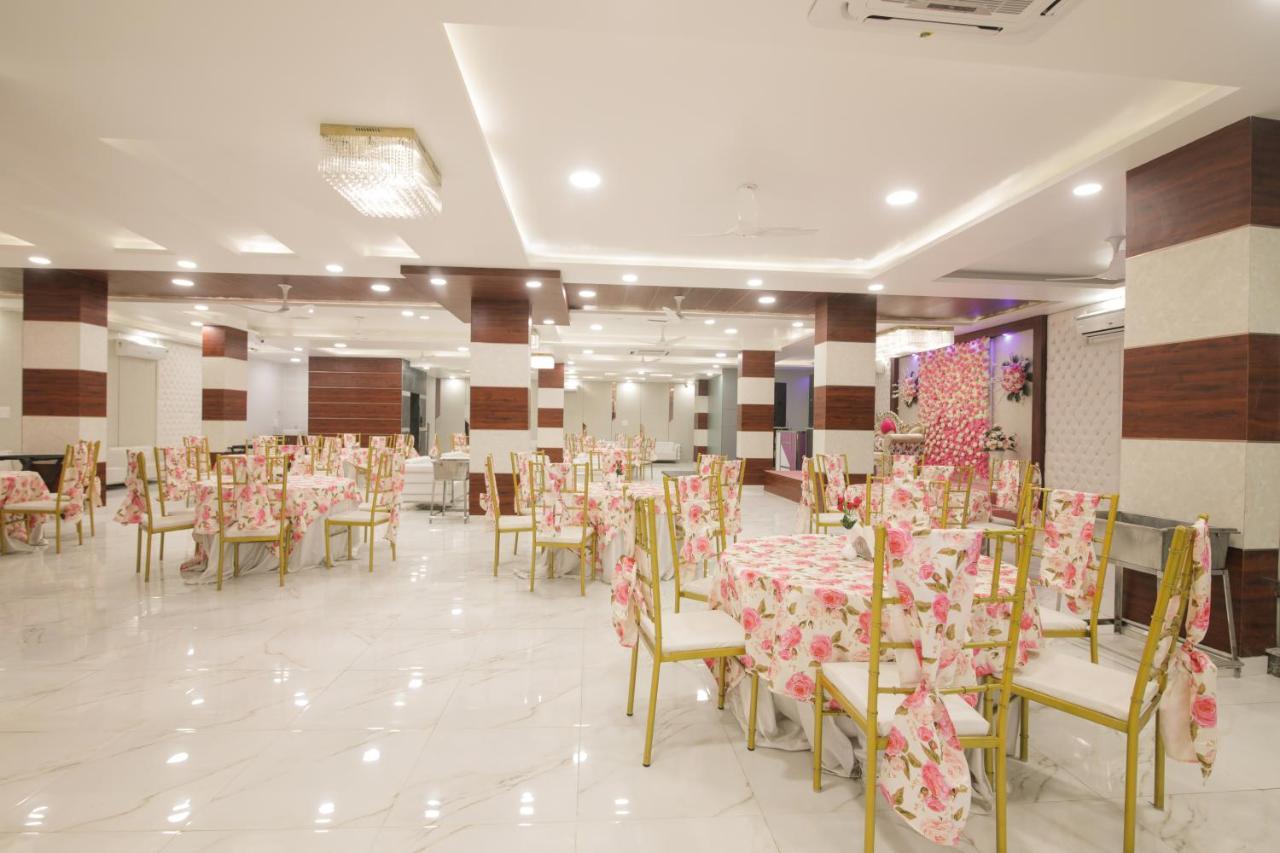 Twin Towers Acomodação com café da manhã Grander Noida Exterior foto