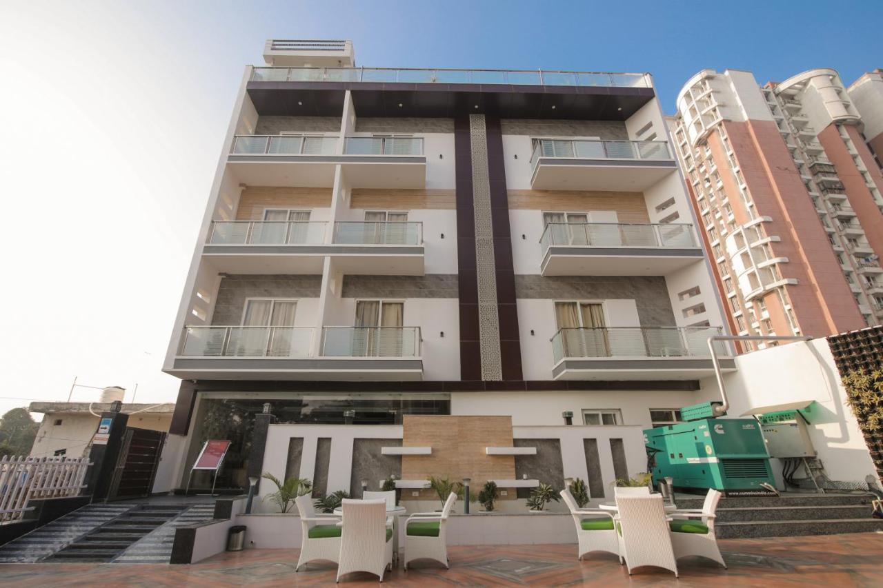 Twin Towers Acomodação com café da manhã Grander Noida Exterior foto