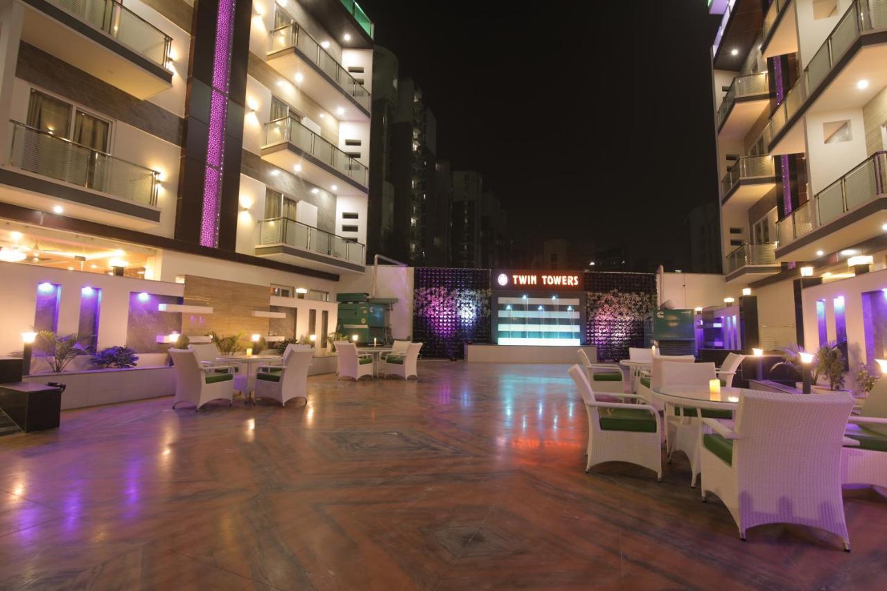 Twin Towers Acomodação com café da manhã Grander Noida Exterior foto