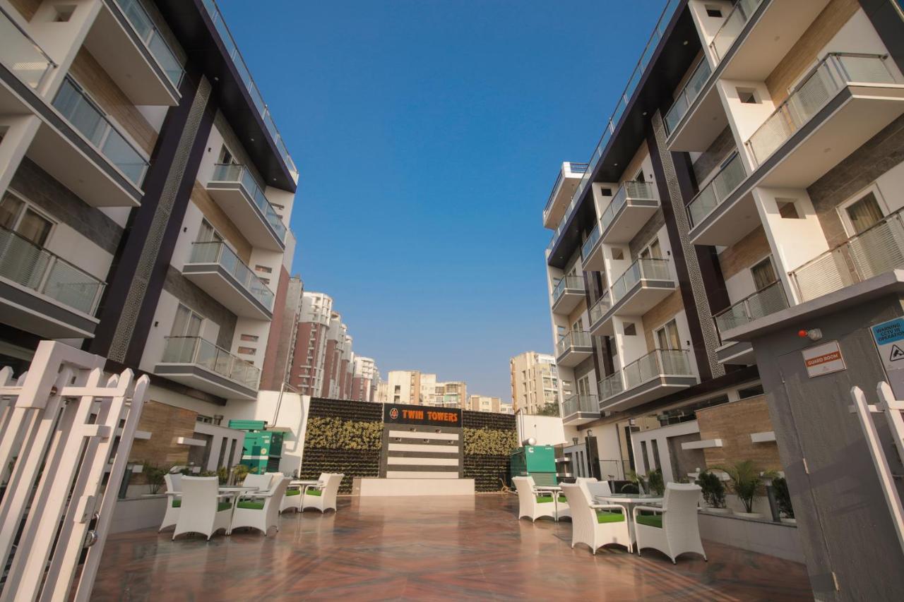 Twin Towers Acomodação com café da manhã Grander Noida Exterior foto