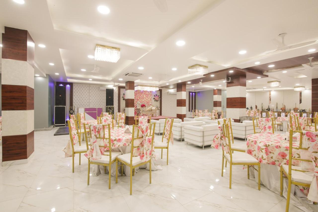 Twin Towers Acomodação com café da manhã Grander Noida Exterior foto