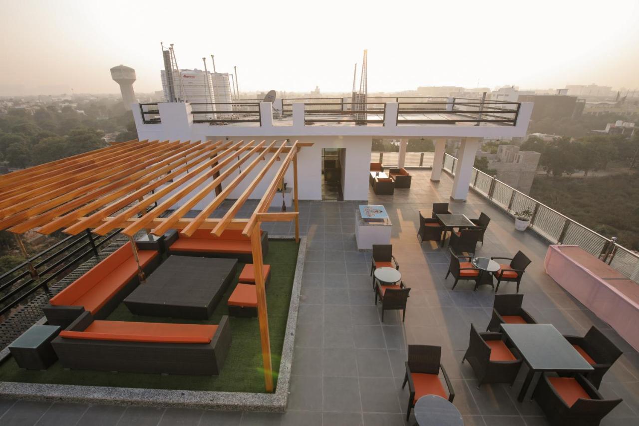 Twin Towers Acomodação com café da manhã Grander Noida Exterior foto