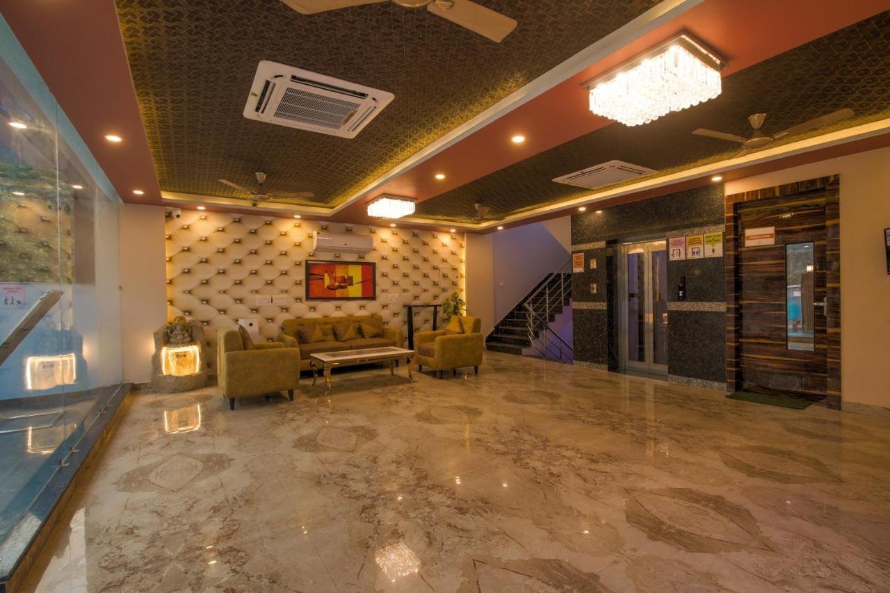 Twin Towers Acomodação com café da manhã Grander Noida Exterior foto