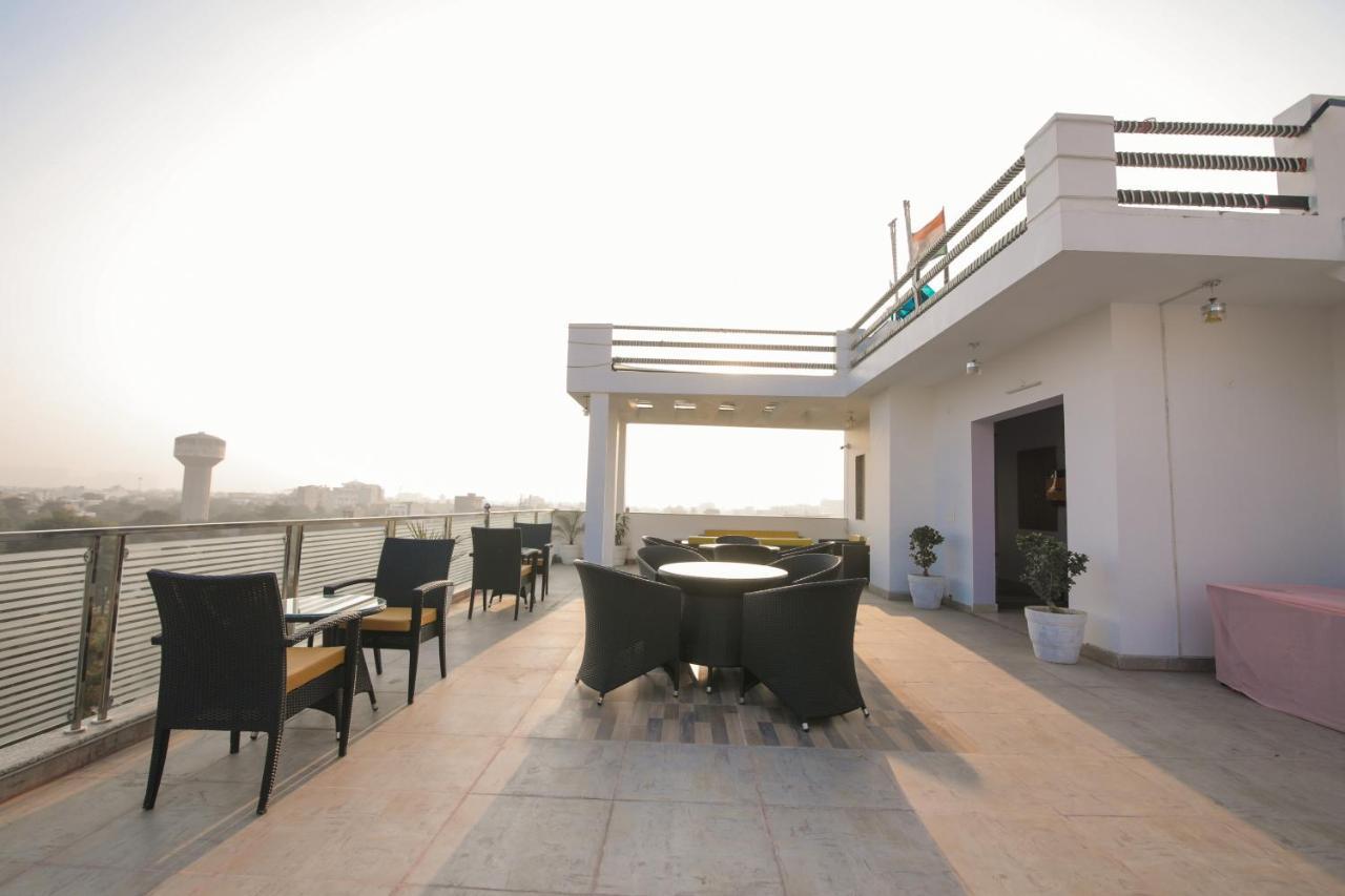 Twin Towers Acomodação com café da manhã Grander Noida Exterior foto