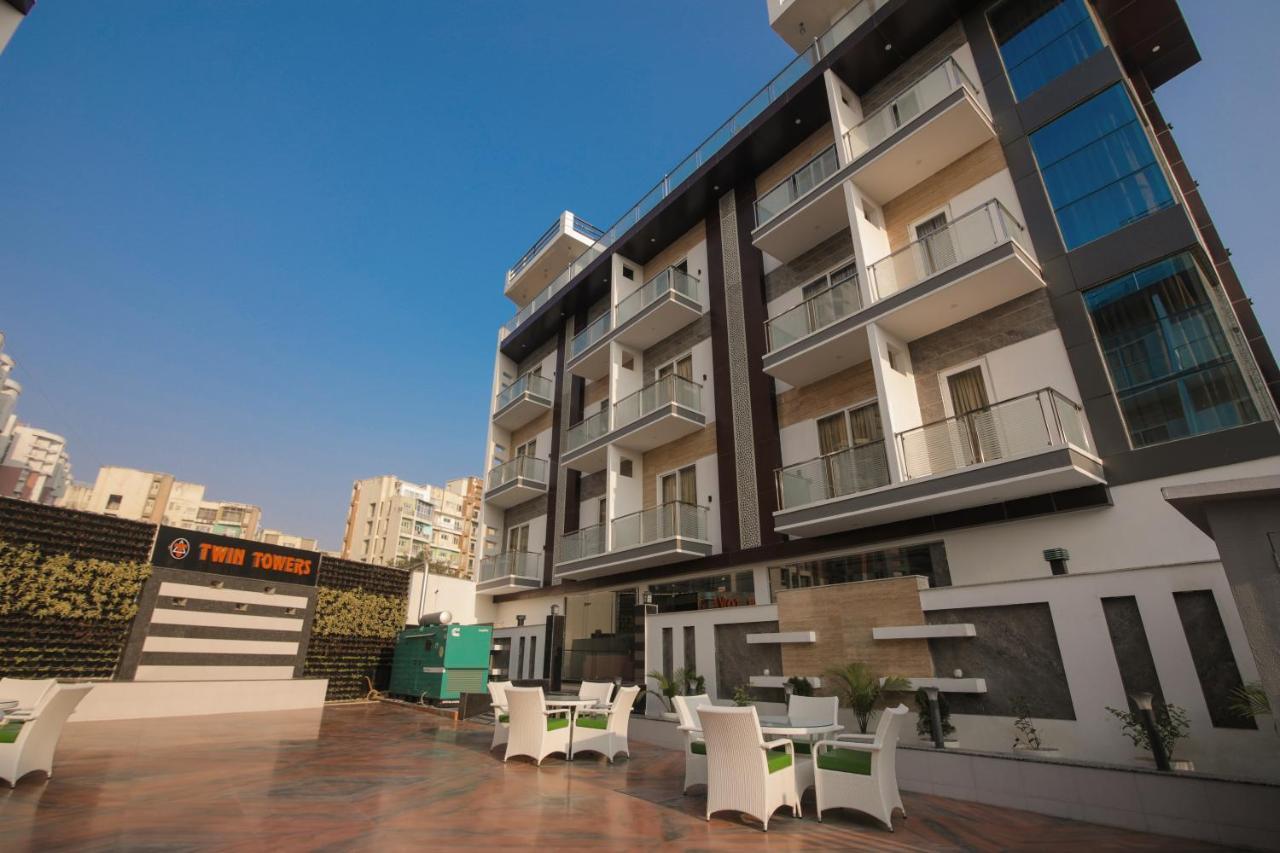 Twin Towers Acomodação com café da manhã Grander Noida Exterior foto