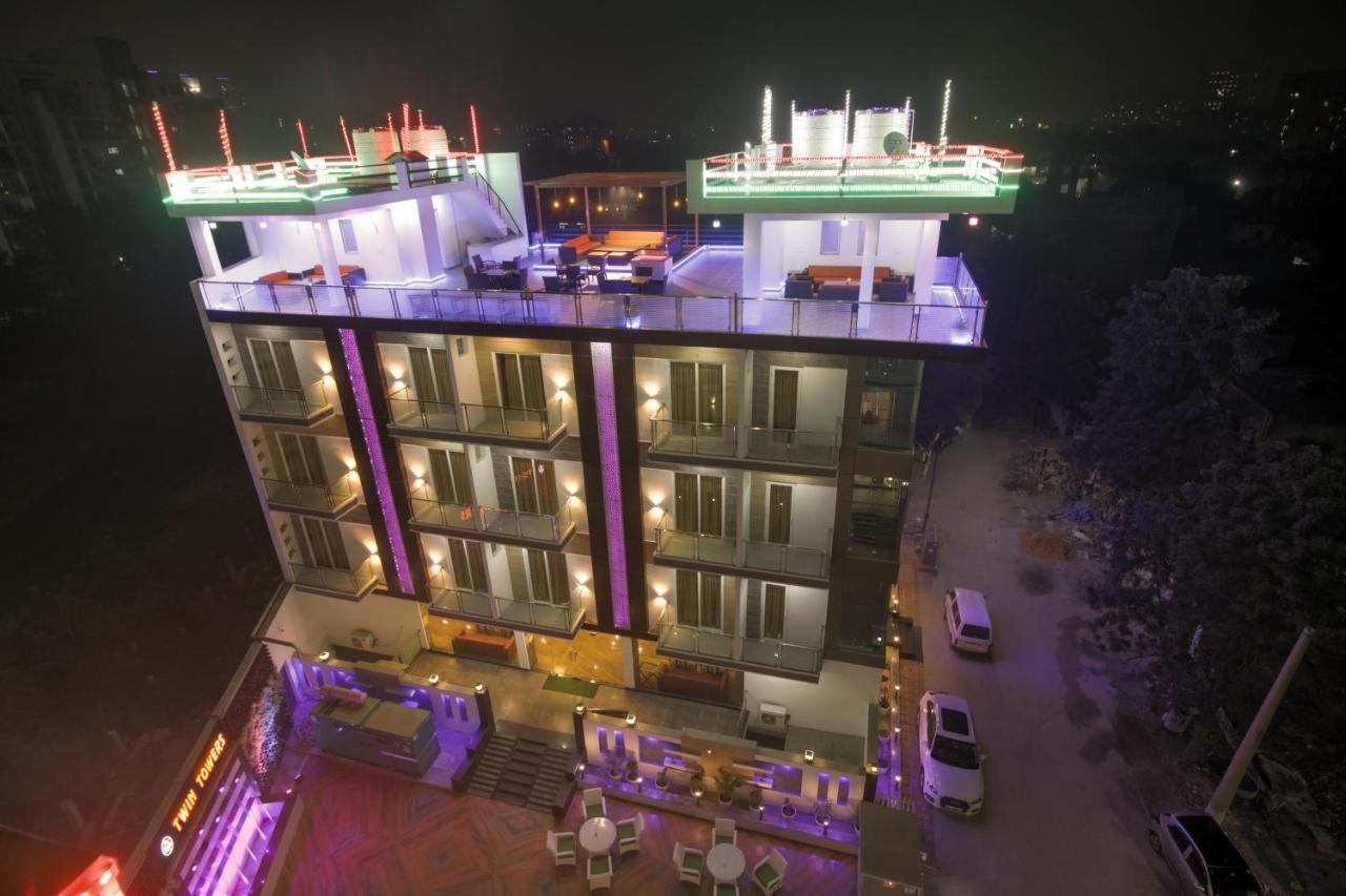 Twin Towers Acomodação com café da manhã Grander Noida Exterior foto